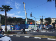  بالصور: سقوط رافعة داخل ورشة عمل جنوب مدينة يافا دون وقوع اصابات